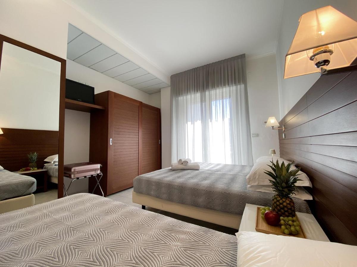 Club Hotel Riccione Zewnętrze zdjęcie