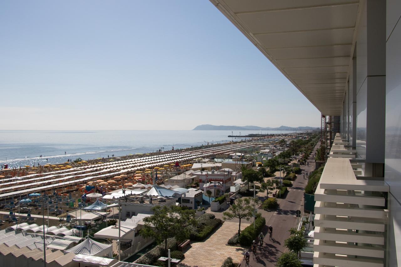 Club Hotel Riccione Zewnętrze zdjęcie