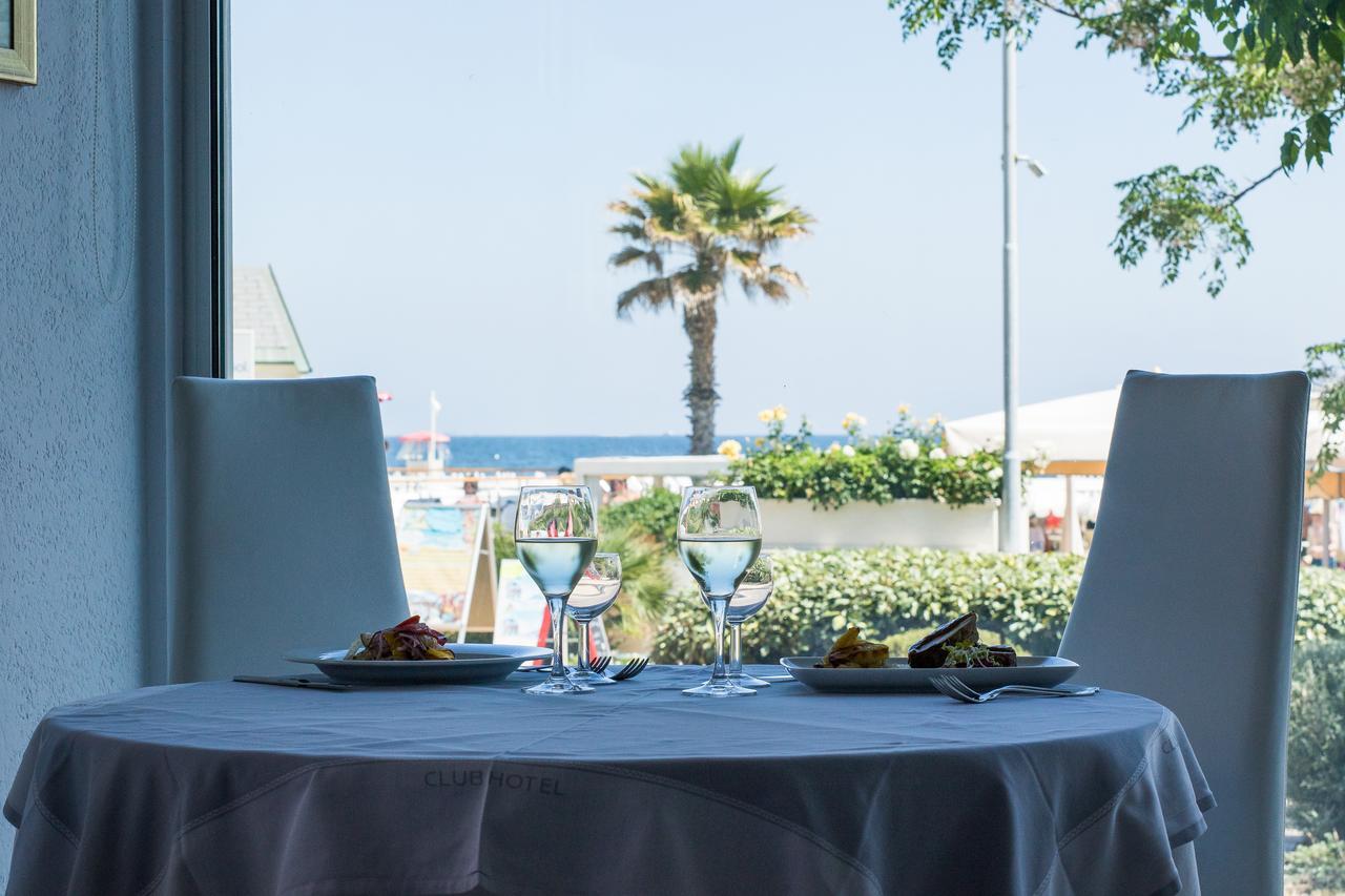 Club Hotel Riccione Zewnętrze zdjęcie